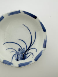 Meiji Seto Sometsuke Small Plate – Floral Motif