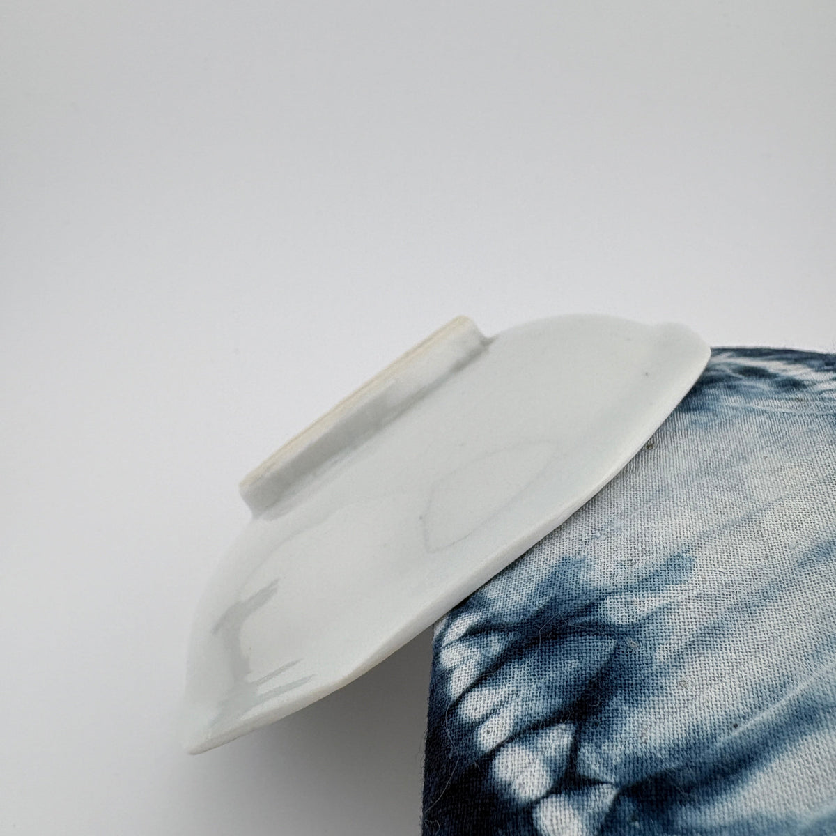 Meiji Seto Sometsuke Small Plate – Floral Motif