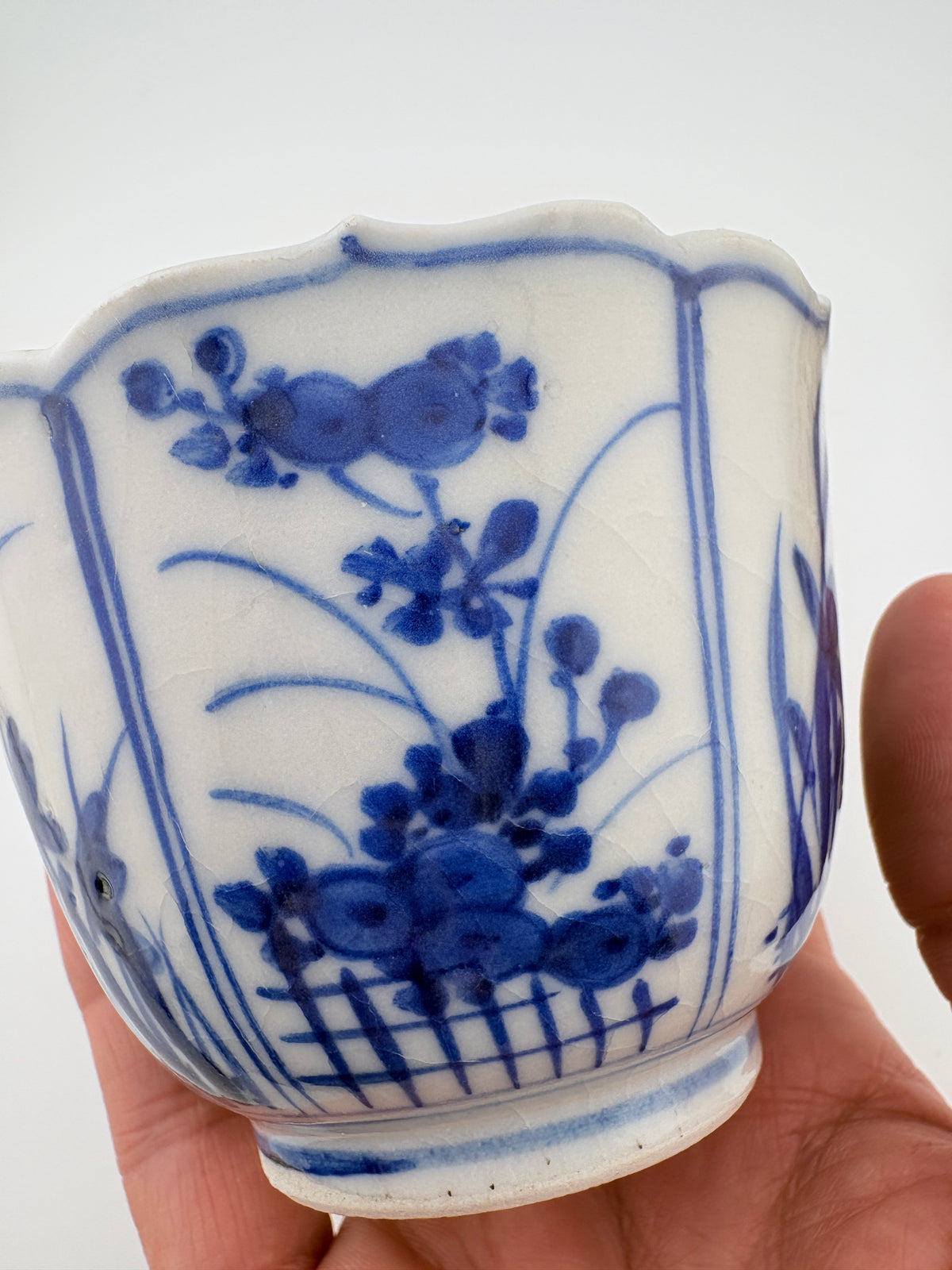 Meiji Seto Sometsuke Scalloped Cup — Hand‑Painted Floral Motif
