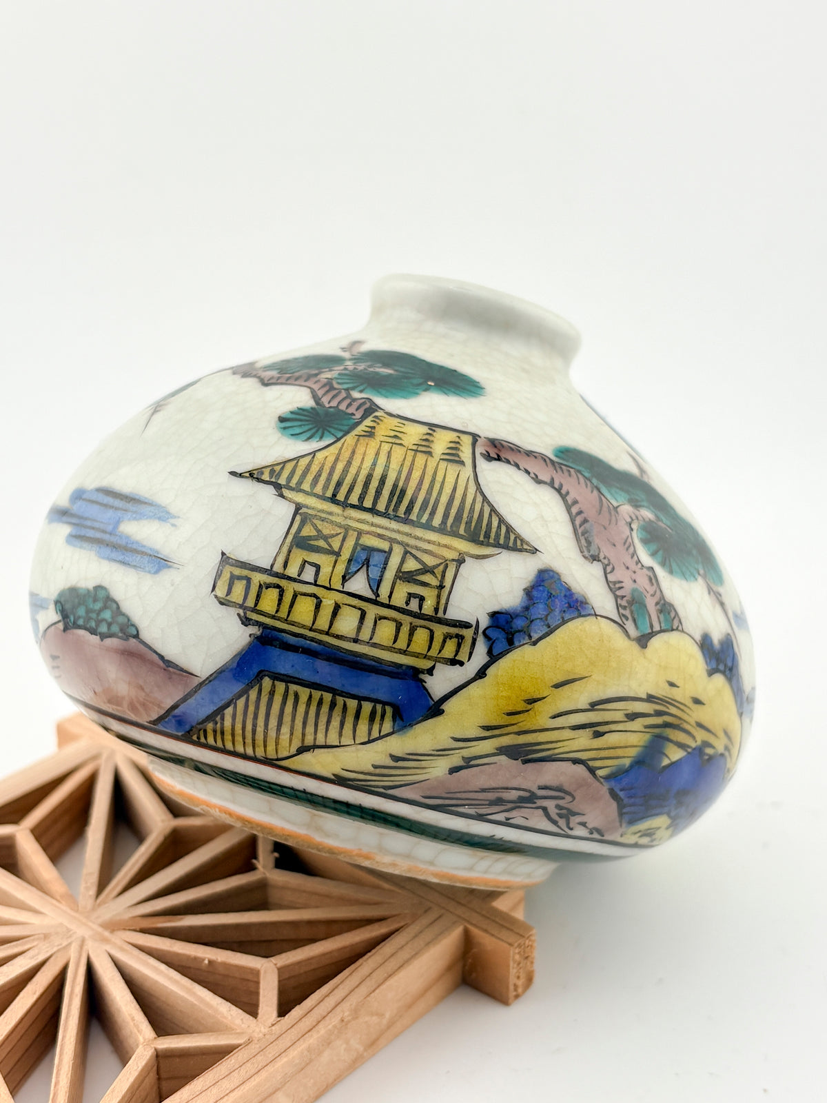 Antique Kutani Oil Jar – Landscape & Pavilion