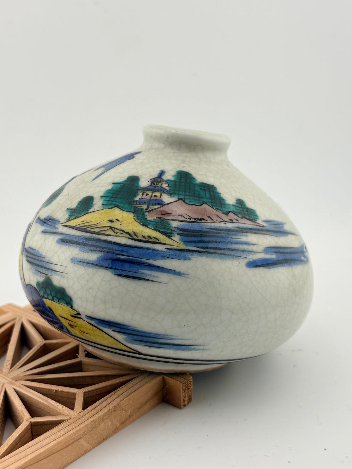 Antique Kutani Oil Jar – Landscape & Pavilion