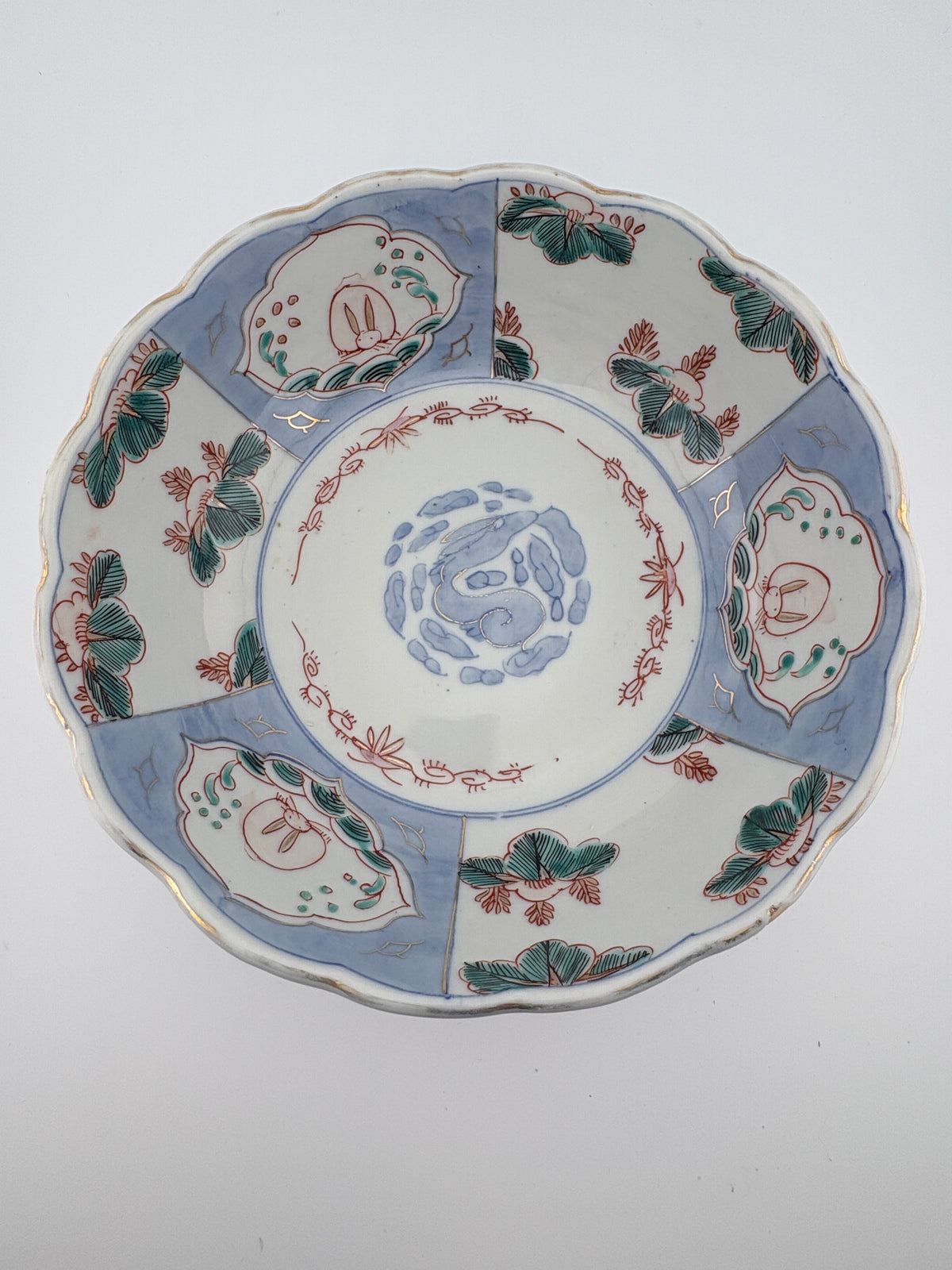 Meiji Imari Iroe large bowl with scalloped rim, rabbit motif, top view– Kotto Living