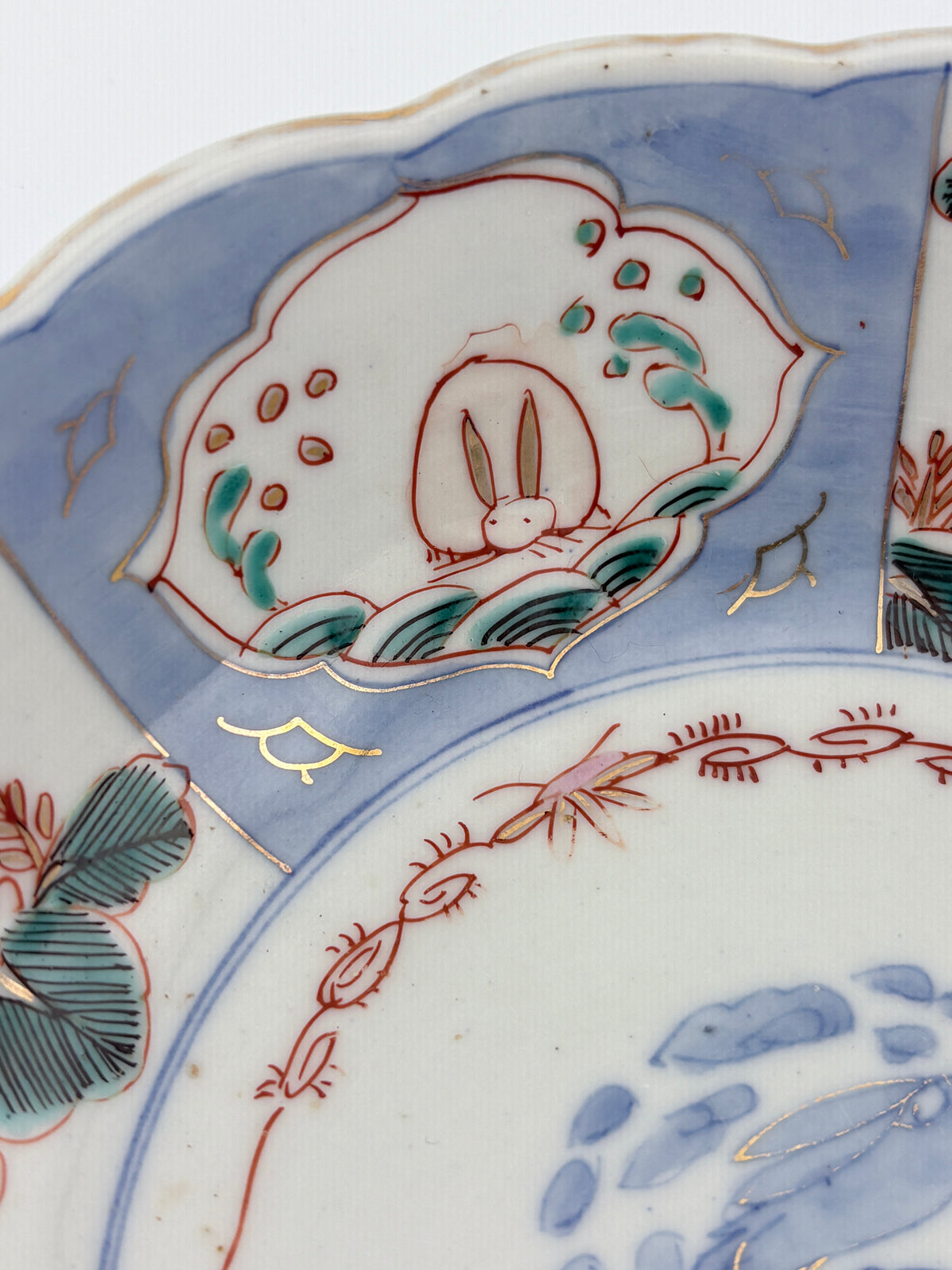 Meiji Imari Iroe large bowl with scalloped rim, rabbit motif zoom – Kotto Living