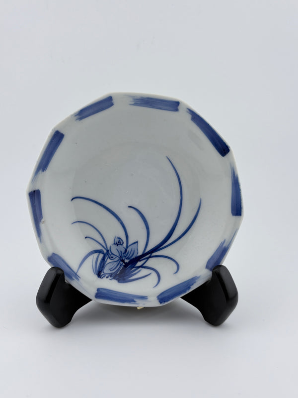 Meiji Seto sometsuke small plate with blue floral motif and brush‑stroke rim accents front– Kotto Living