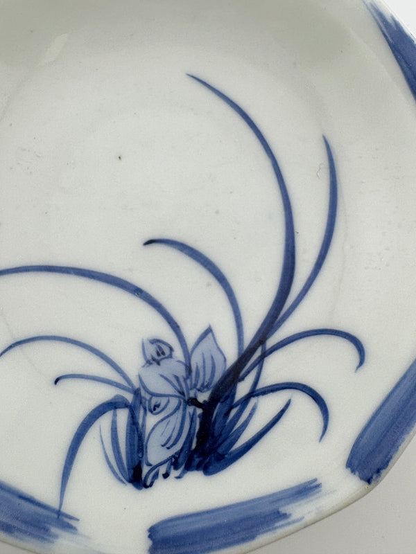 Meiji Seto sometsuke small plate with blue floral motif and brush‑stroke rim accents zoom – Kotto Living